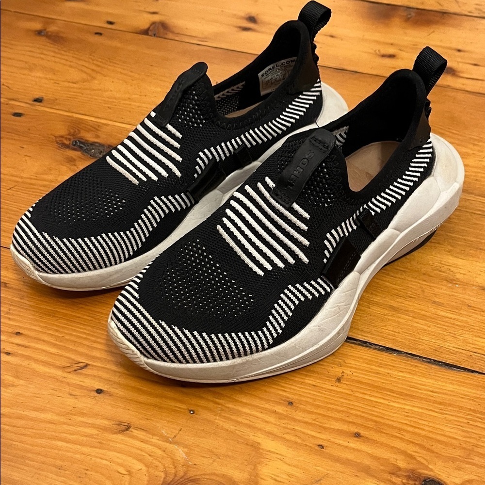 SOREL Explorer Defy Low Shoes Knit Sneakers Women’s 6 Black White Slip On READ - Picture 3 of 8